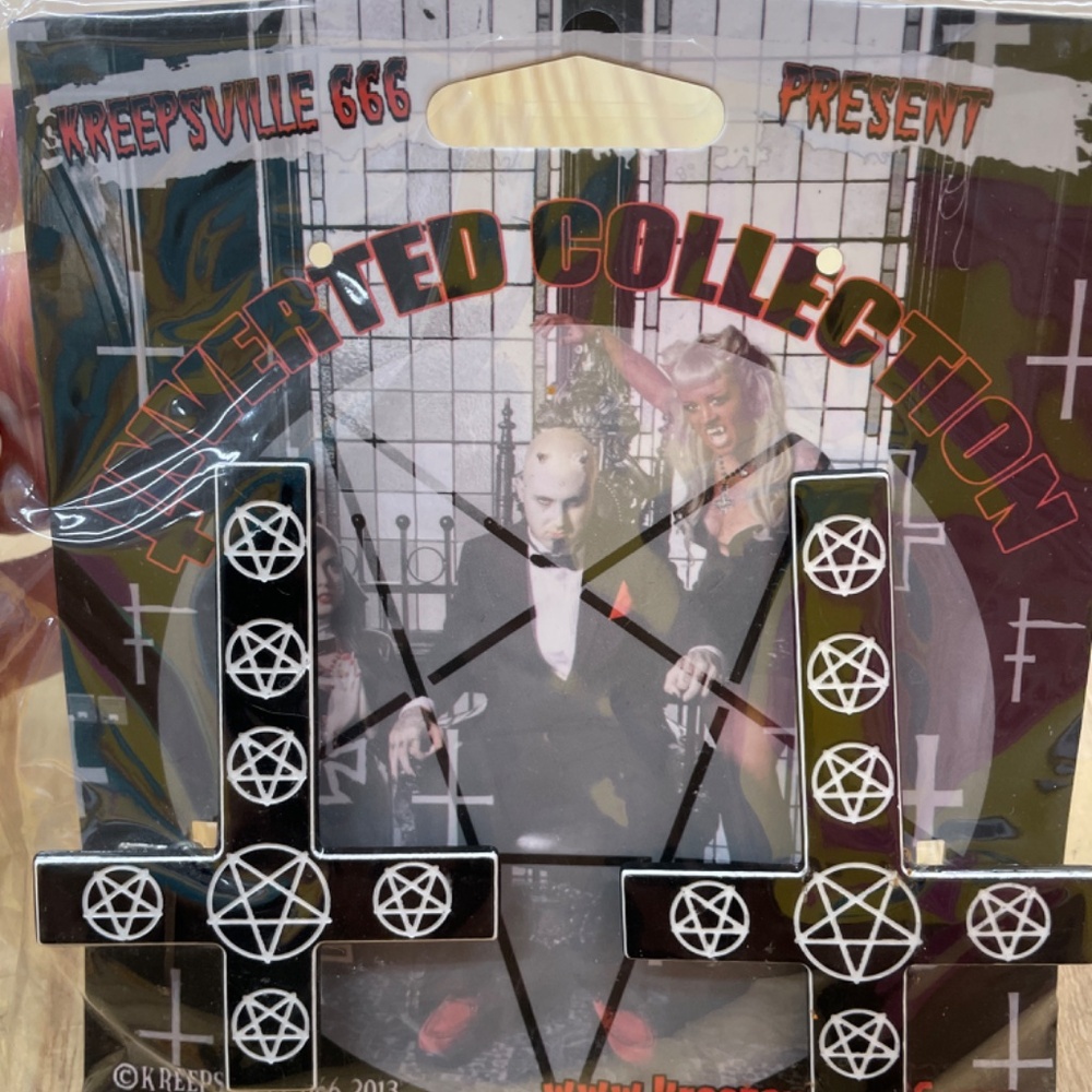 Kreepsville 666 Inverted Cross Pentagrams Hair Slides - Picture 2 of 3